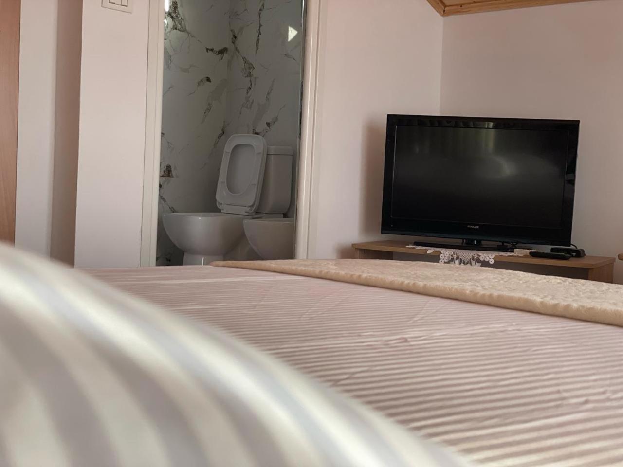Guesthouse & Hospitality Berat Buitenkant foto