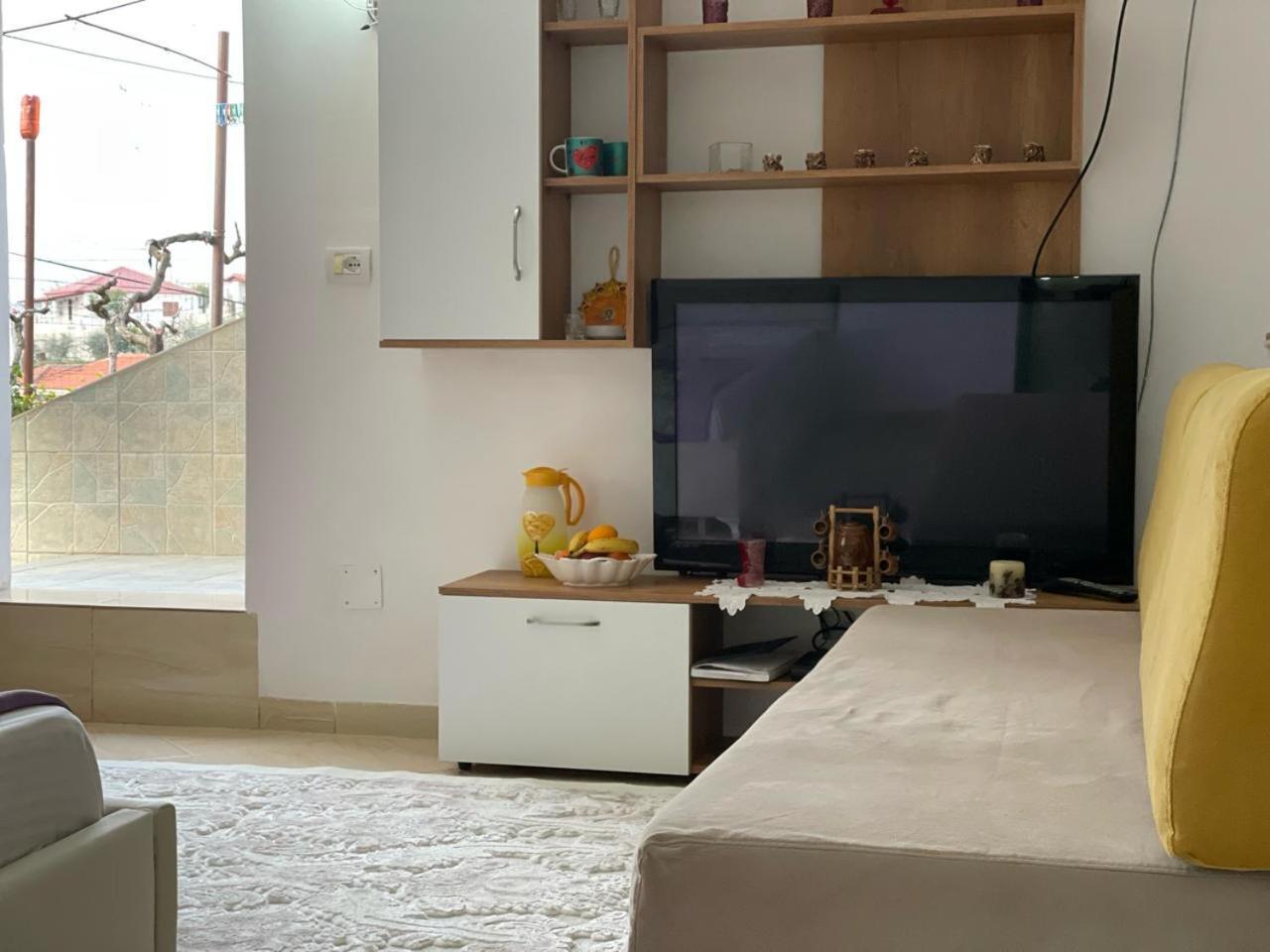 Guesthouse & Hospitality Berat Buitenkant foto