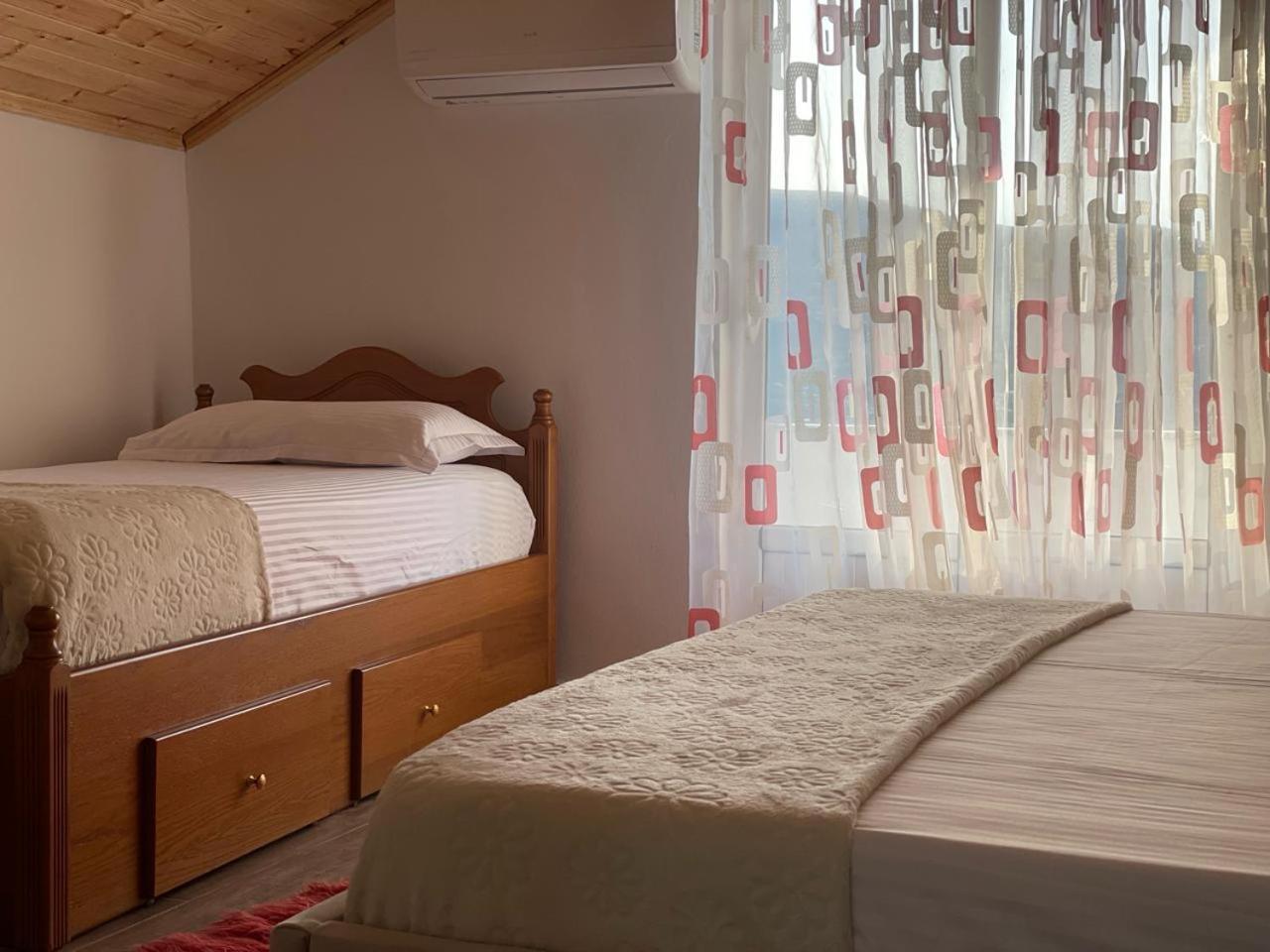 Guesthouse & Hospitality Berat Buitenkant foto