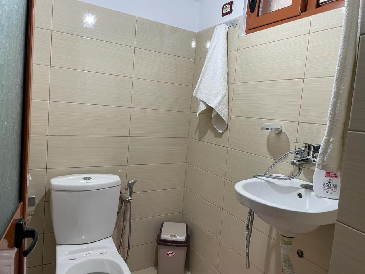 Guesthouse & Hospitality Berat Buitenkant foto