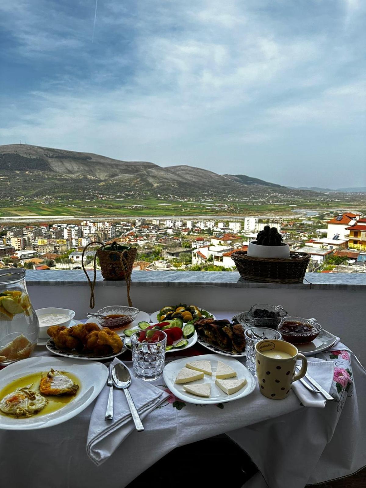 Guesthouse & Hospitality Berat Buitenkant foto
