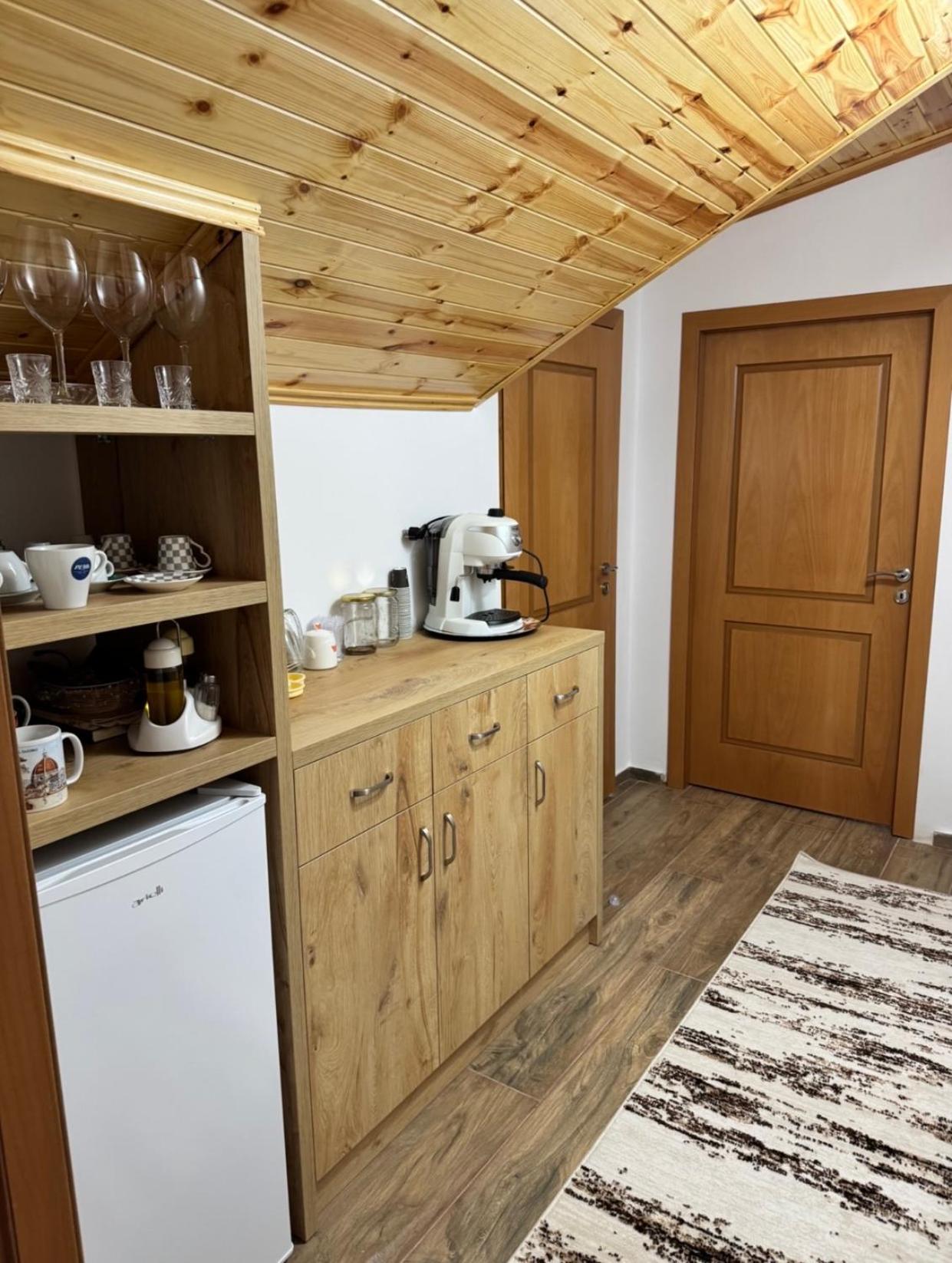 Guesthouse & Hospitality Berat Buitenkant foto